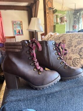 Maurices Brown Heeled Hiker Boots Sz 9M - Sweater Cuff & Plaid Laces